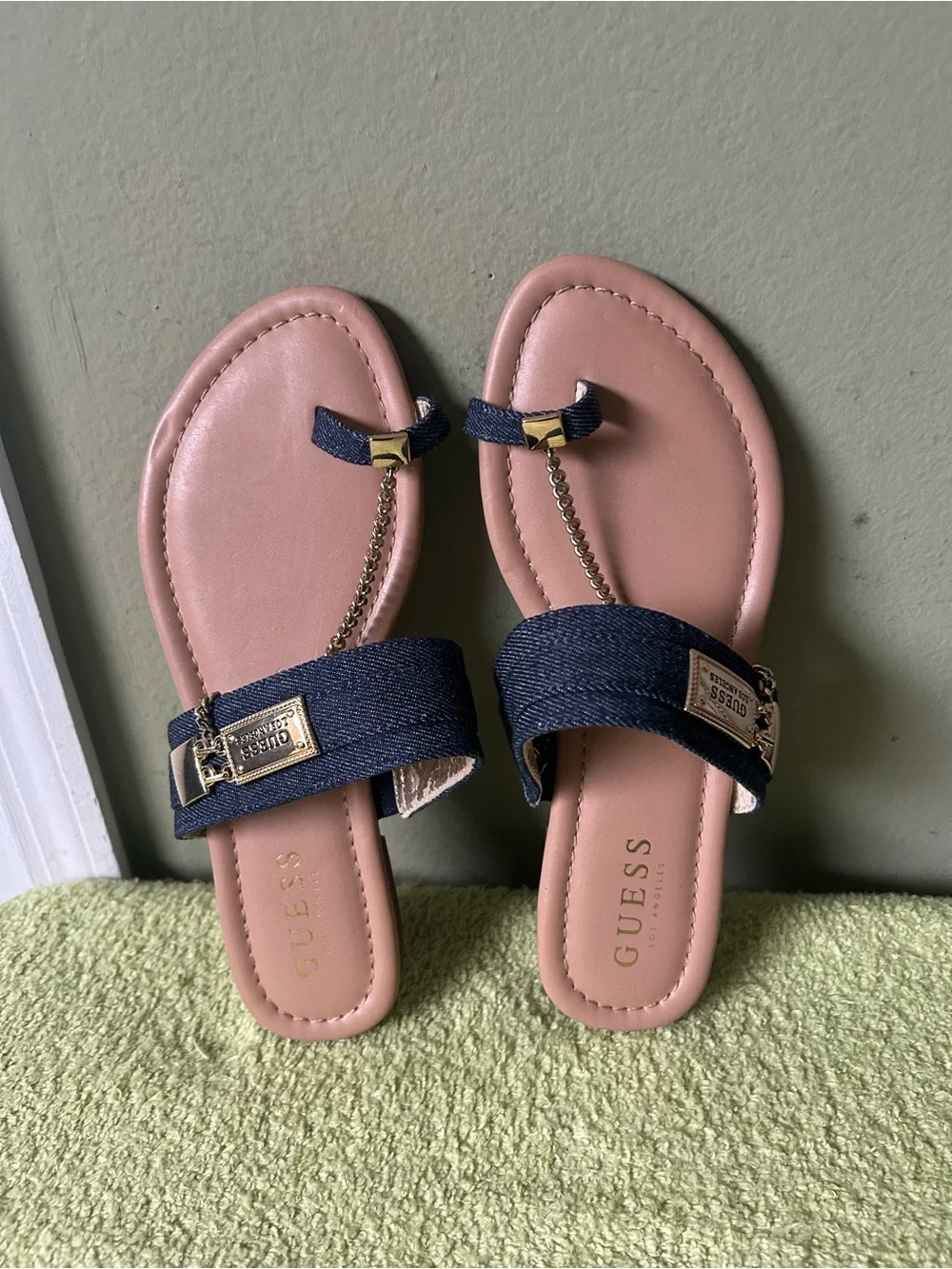 Guess lining worn straps